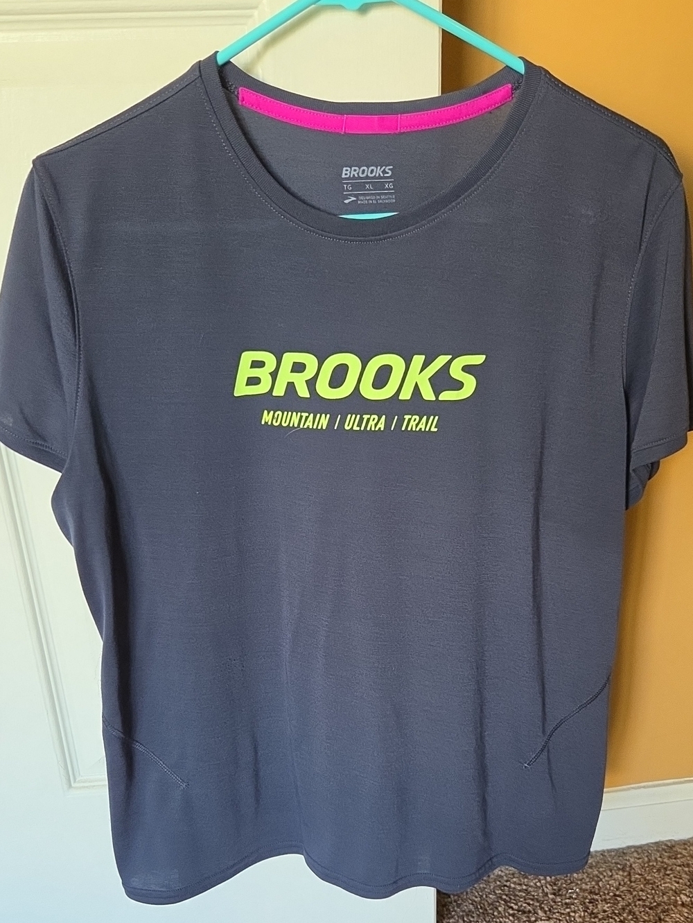 Brooks Womens Trail Short Sleeve Shirt